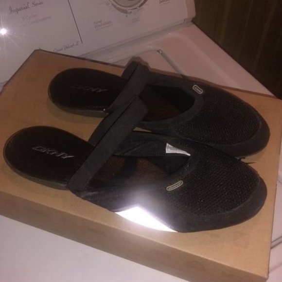 DKNY Sporty Flip Flops - Picture 1 of 4
